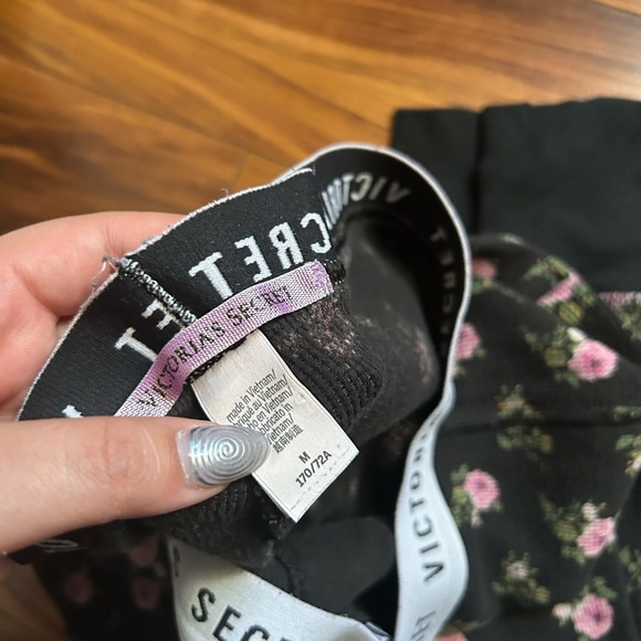 Victorias secret floral pajama pants size medium no flaws - Picture 3 of 3